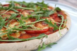 Glutenfreie Buchweizen Pizza - Knusprig, fluffig & lecker • purelimon