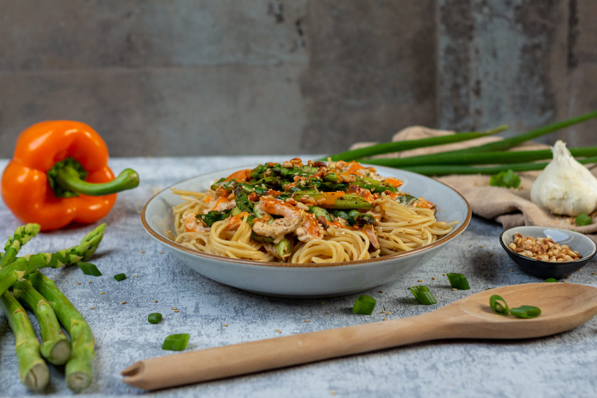 Fruhlingspasta Gruner Spargel Mit Cremiger Paprikasauce Purelimon