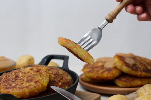 Vegane Kartoffelpuffer mit Apfel-Birnenmus • purelimon